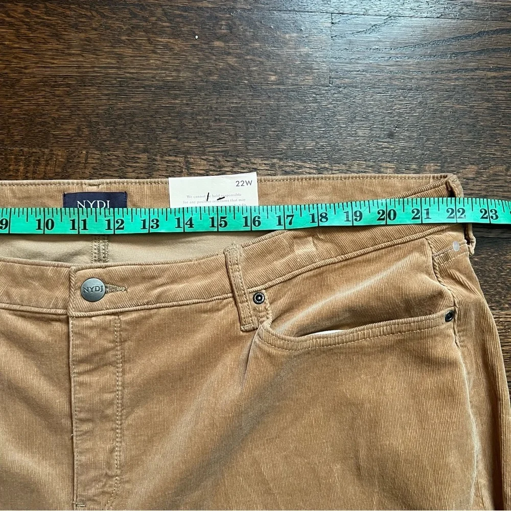NWT NYDJ wide leg corduroy pants in sand dune size 22W